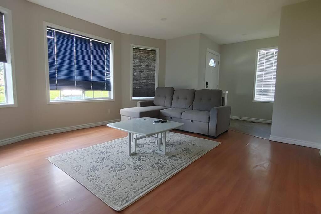Appartement Beautiful 3-bedroom Main Floor