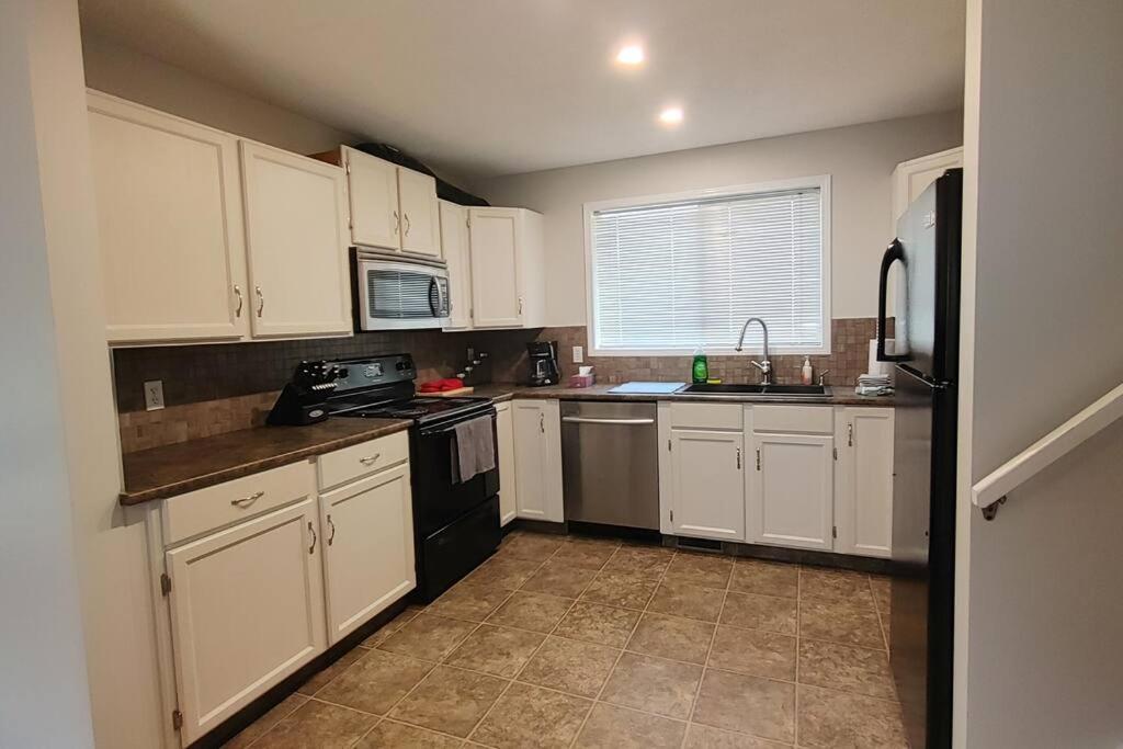 Appartement Beautiful 3-bedroom Main Floor