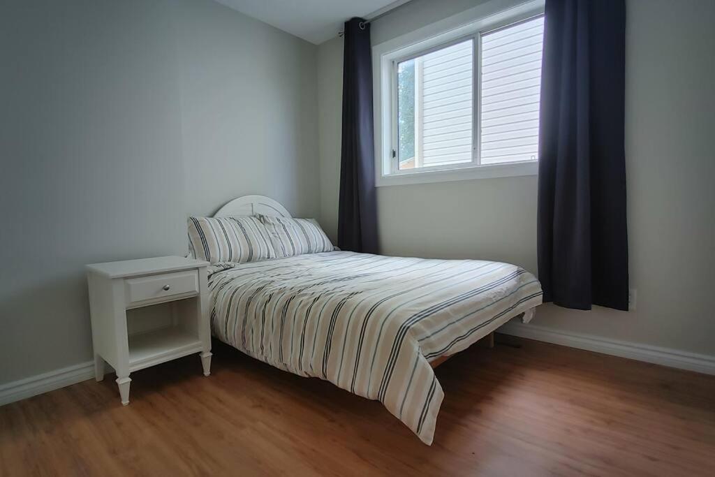 Beautiful 3-bedroom Main Floor Appartement