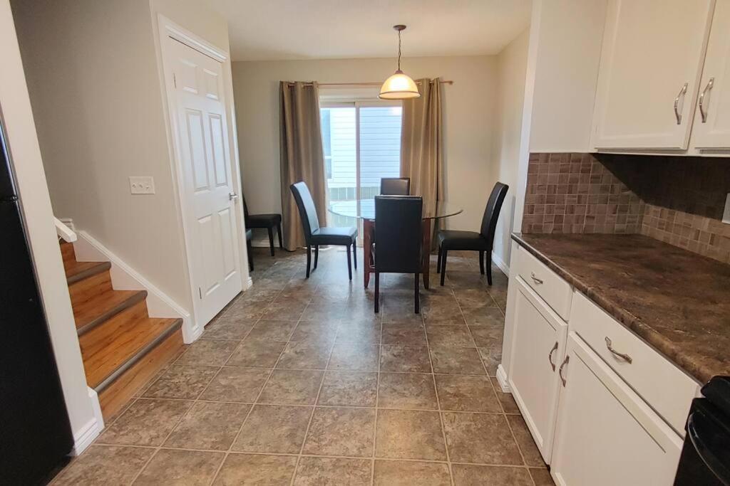 Beautiful 3-bedroom Main Floor Appartement Calgary